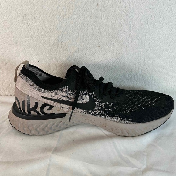 Nike Epic React Flyknit Running Shoes Sneakers Black Athletic Womens Size 11 - Picture 8 of 15